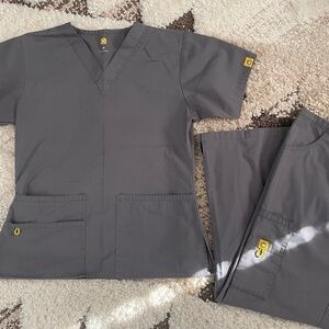 WonderWink Gray Scrub Set